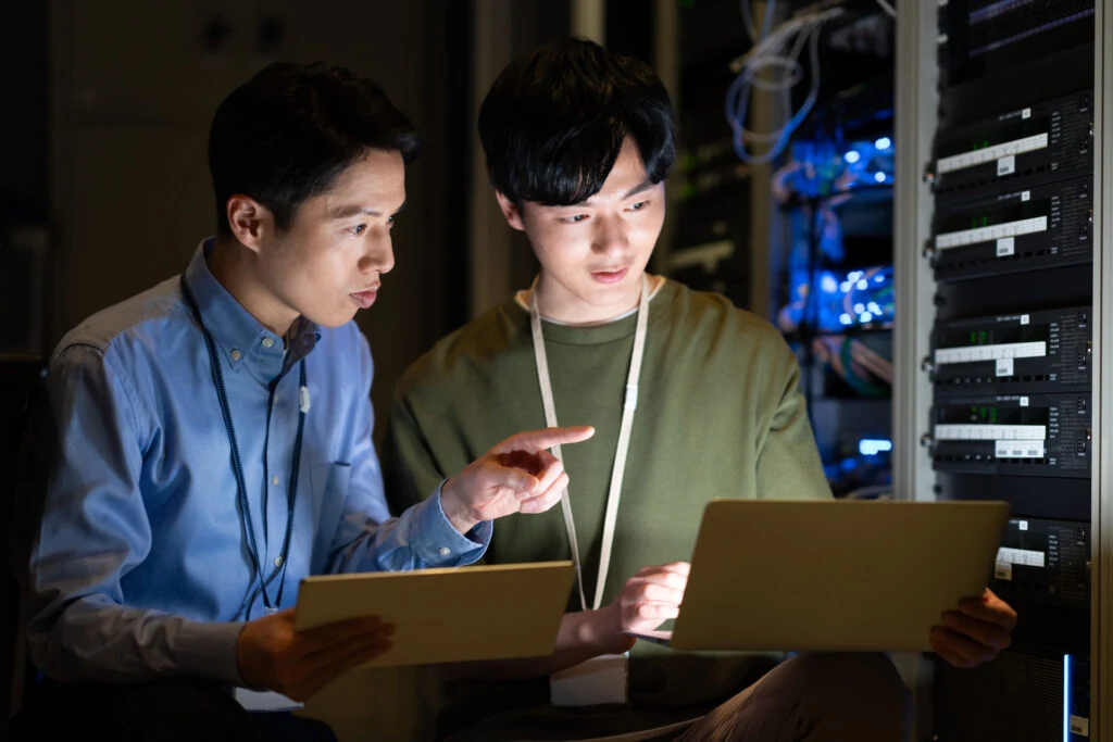 サーバー設備とAI環境の構築・保守を行うイメージ