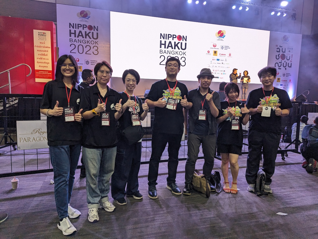タイのイベントで活動するファーストローンチのチーム